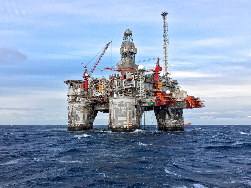 Arctic drilling rule would make relief rig optional; 248 comments filed, none posted