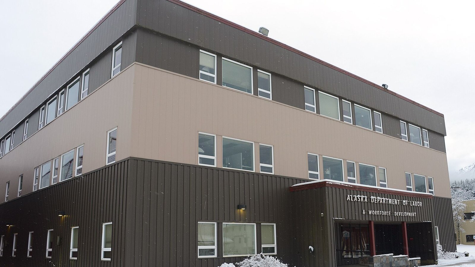 Scammers pose as attorneys and judges to target Alaska ESL workers, state warns